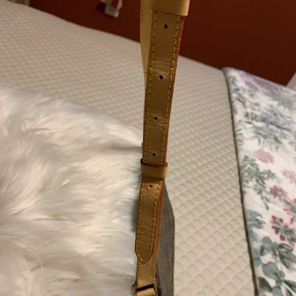 Elegant Brown Designer Look Shoulder Bag - Picture 3 of 6